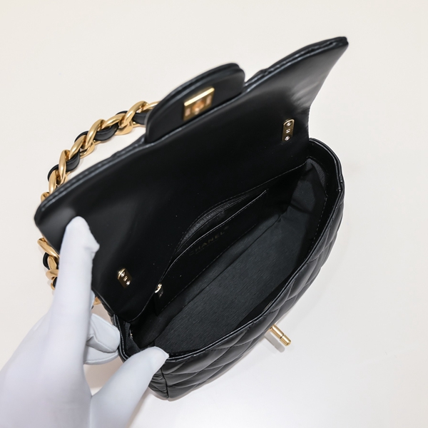 シャネルバッグ着用イメージ